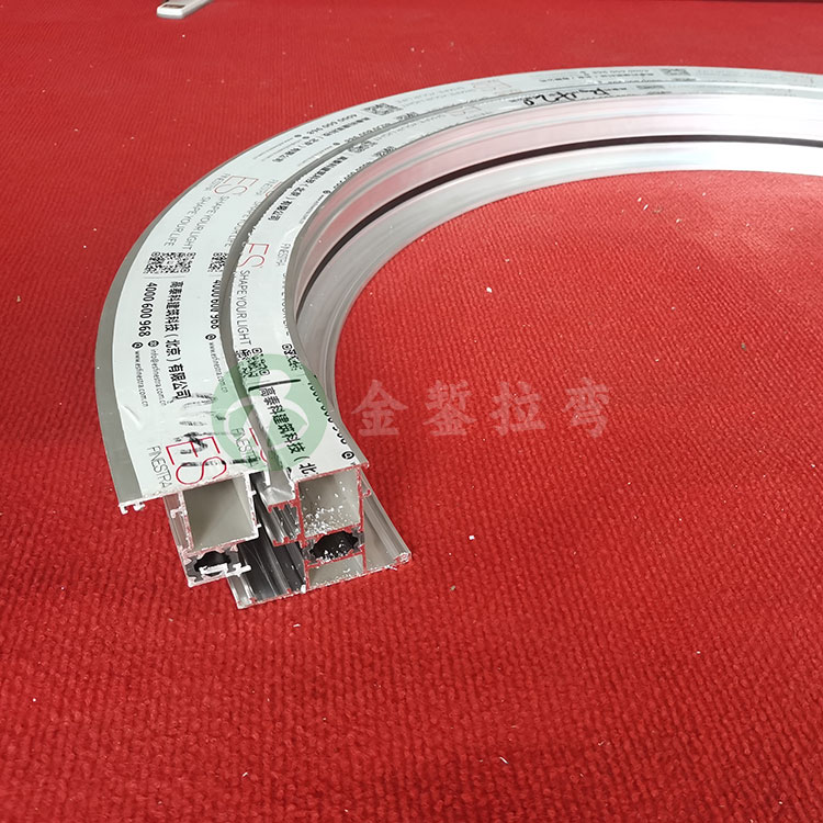 中悬窗扇料拉弯